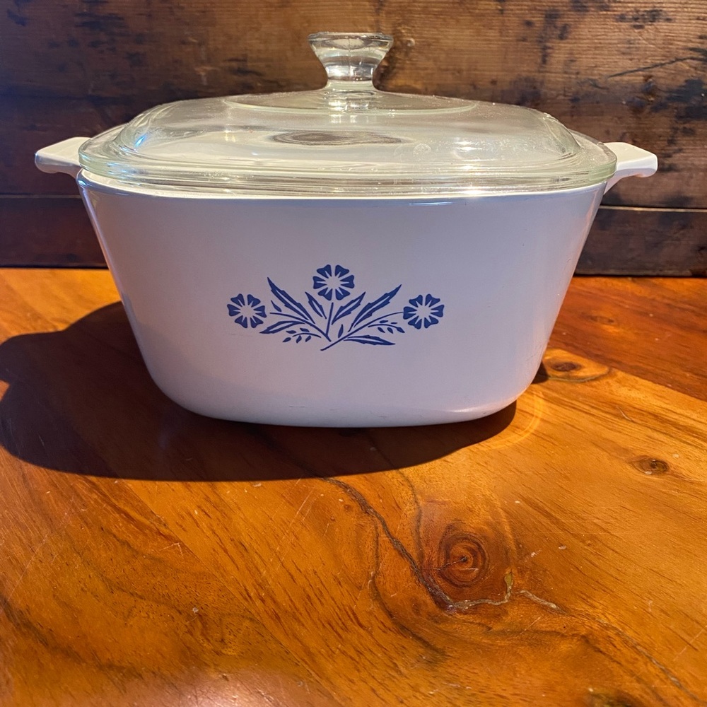 Vintage Corning Ware blue cornflower casserole dish 1‎ 3/4 quart